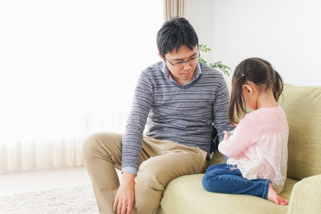 子供に対応する保護者