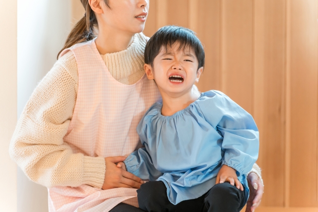 癇癪を起こす子供